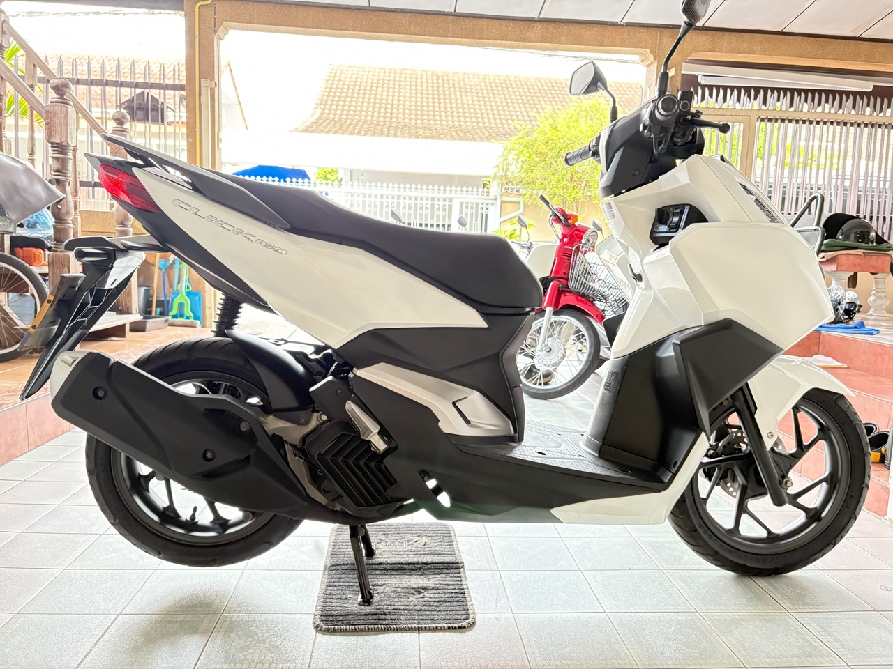 Honda Click160i ขาว-ดำ5 (5)