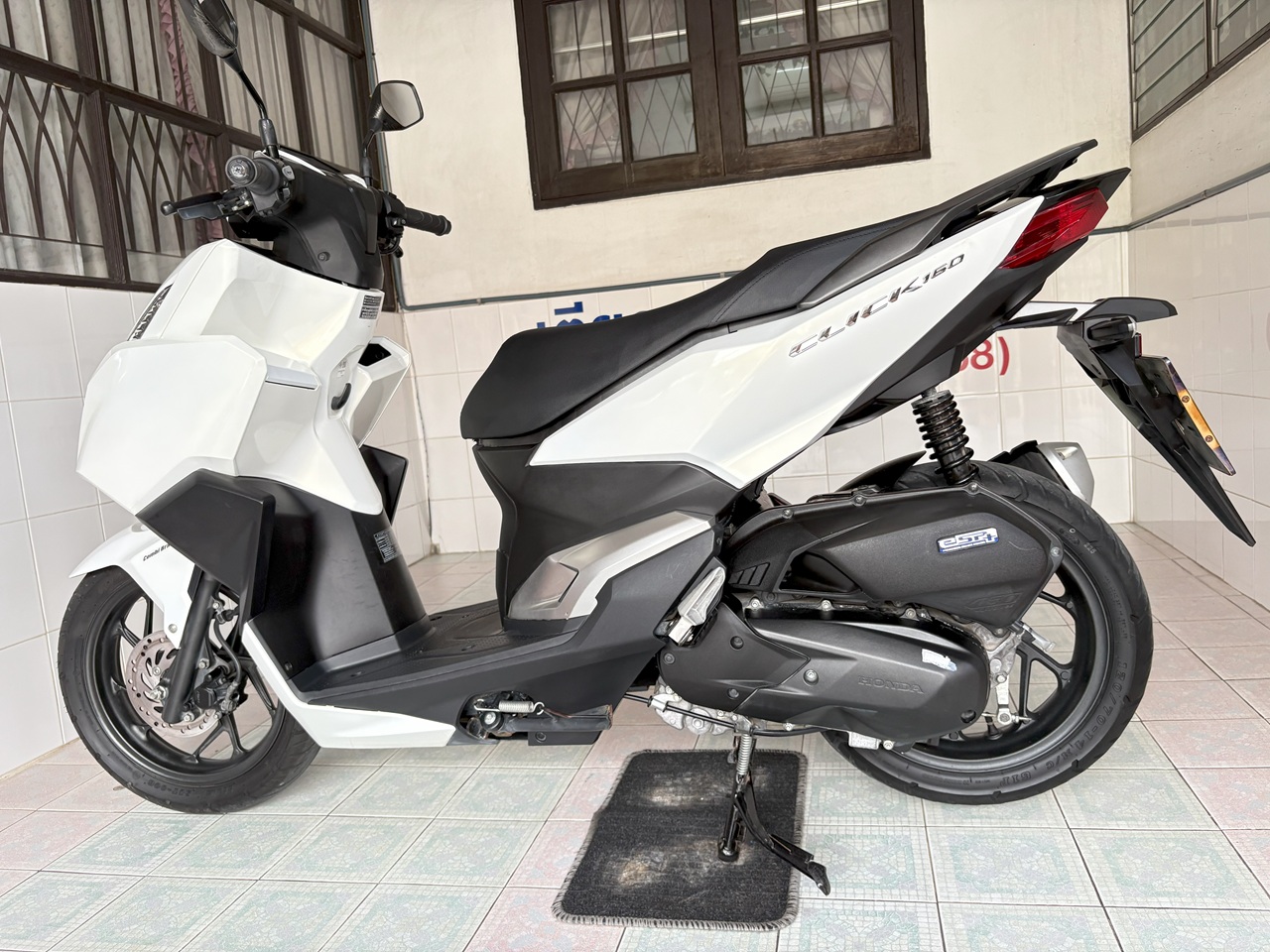 Honda Click160i ขาว-ดำ5 (6)