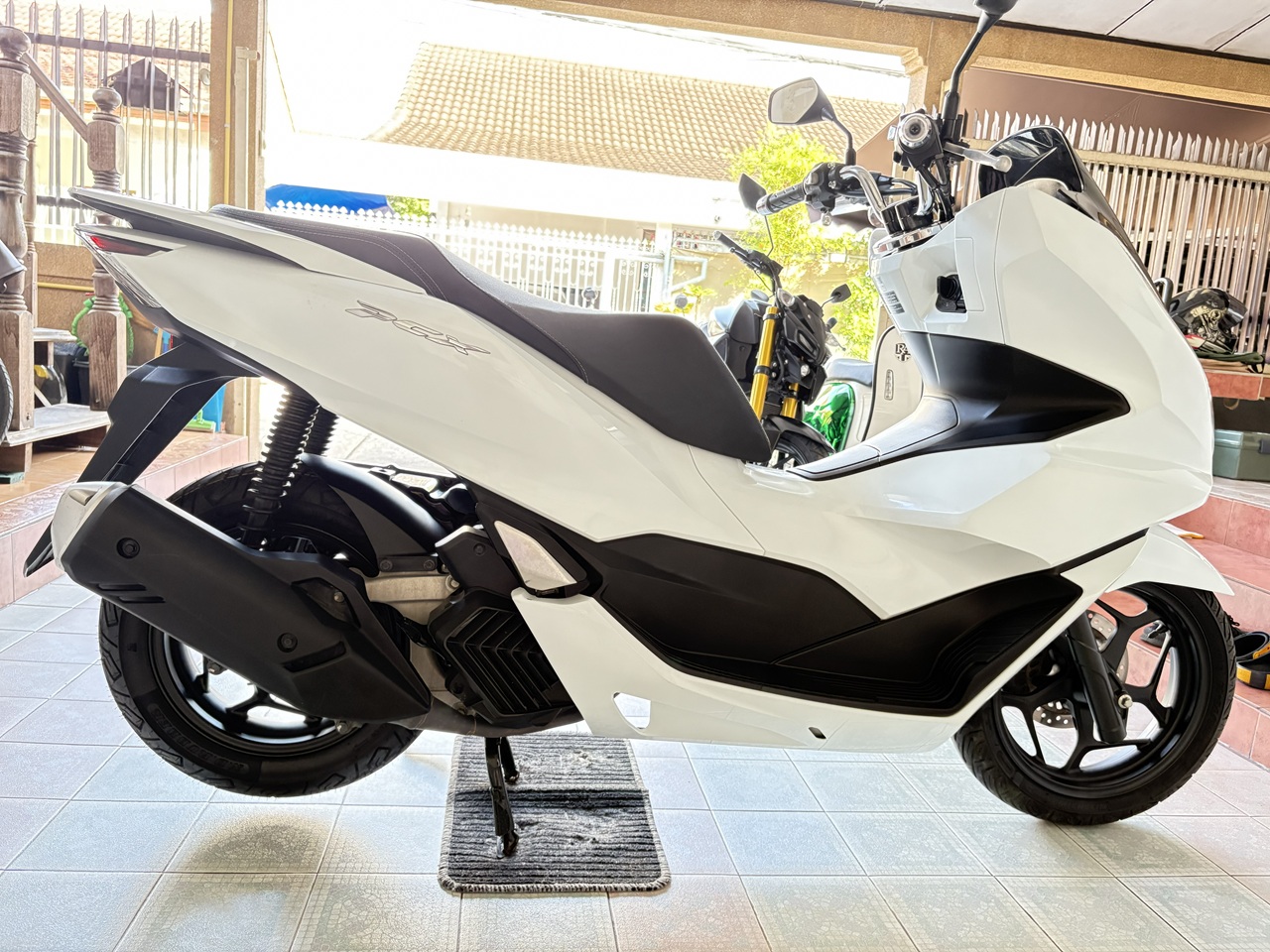 Honda PCX160 ขาว-ดำ5 (5)