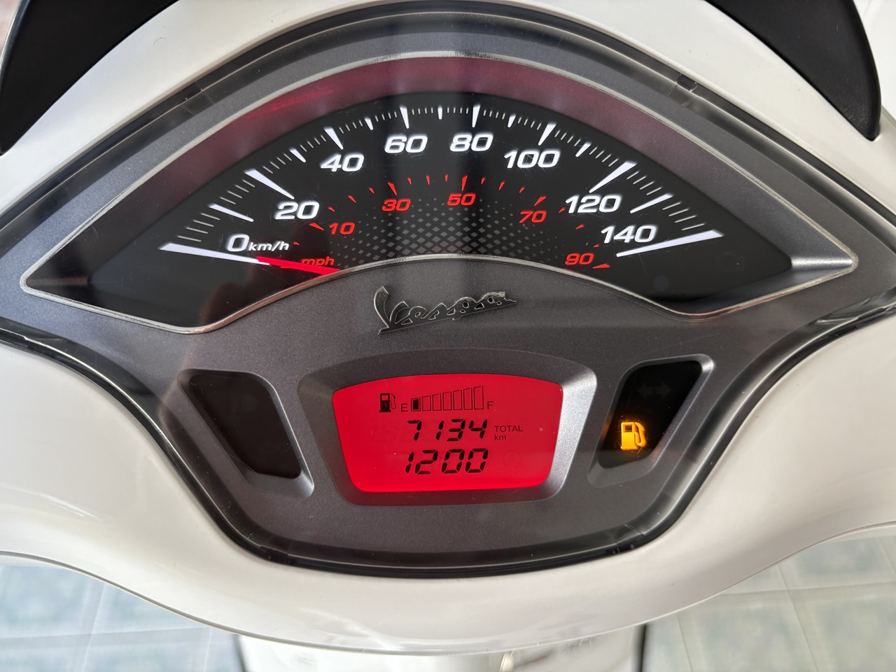 Vespa Sprint150 ABS ขาว3 (4)