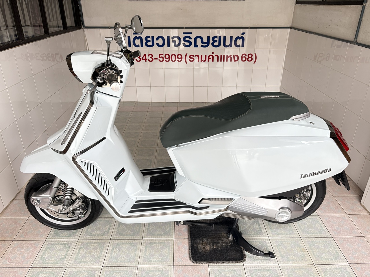 Lambretta X300 ขาว4 (3)