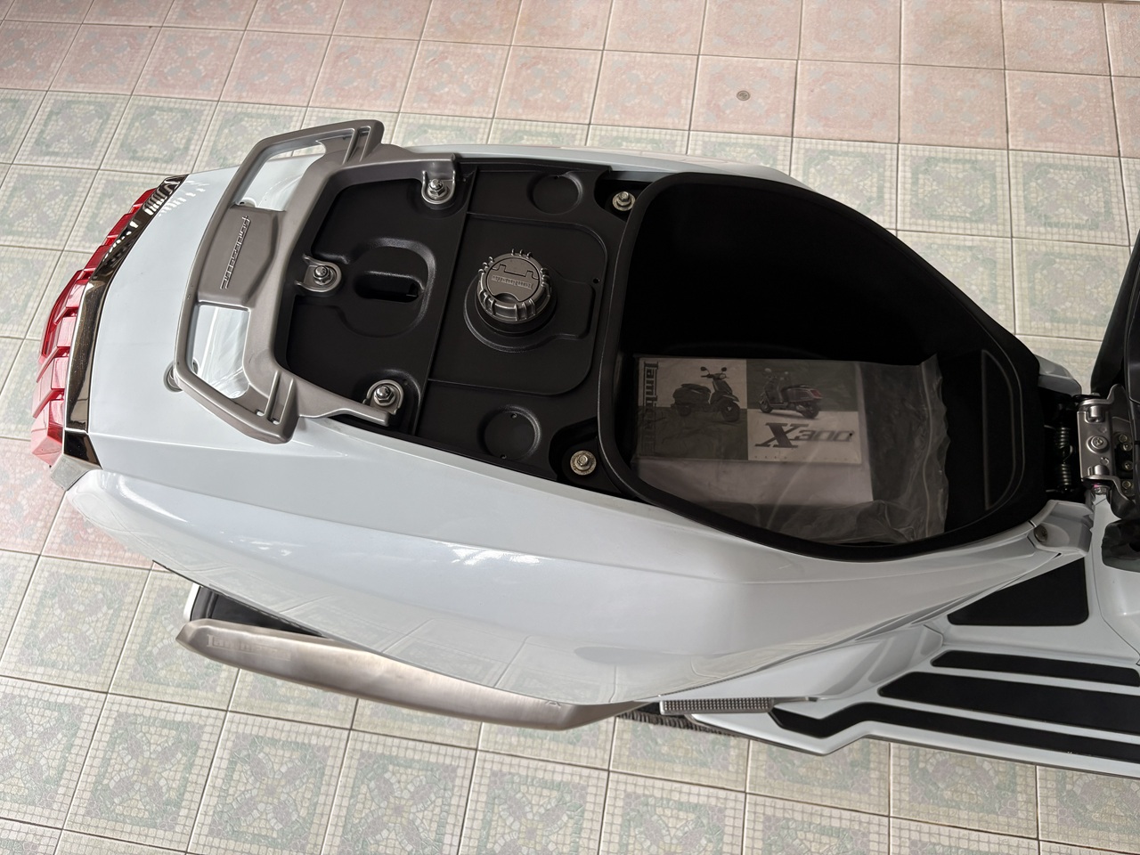 Lambretta X300 ขาว4 (8)