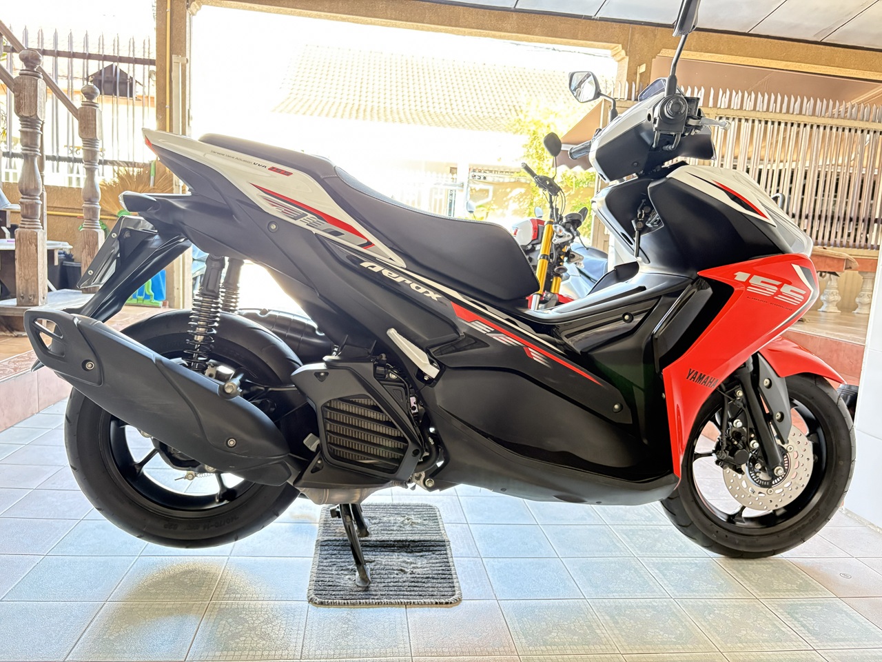 Yamaha Aerox Connected ขาว-แดง2 (5)