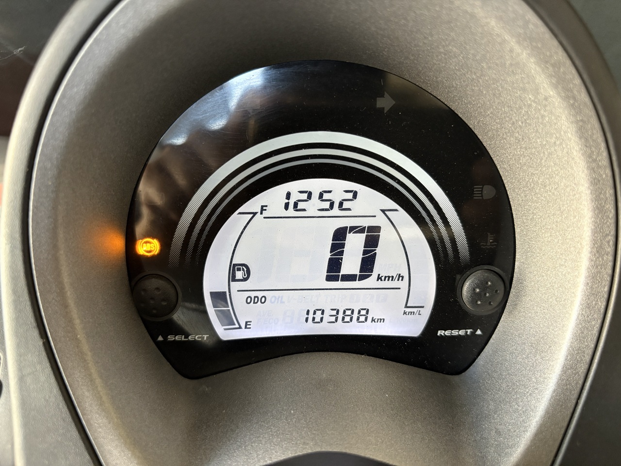 Yamaha N-Max ขาว3 (4)