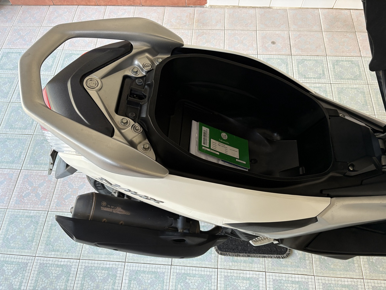 Yamaha N-Max ขาว3 (8)