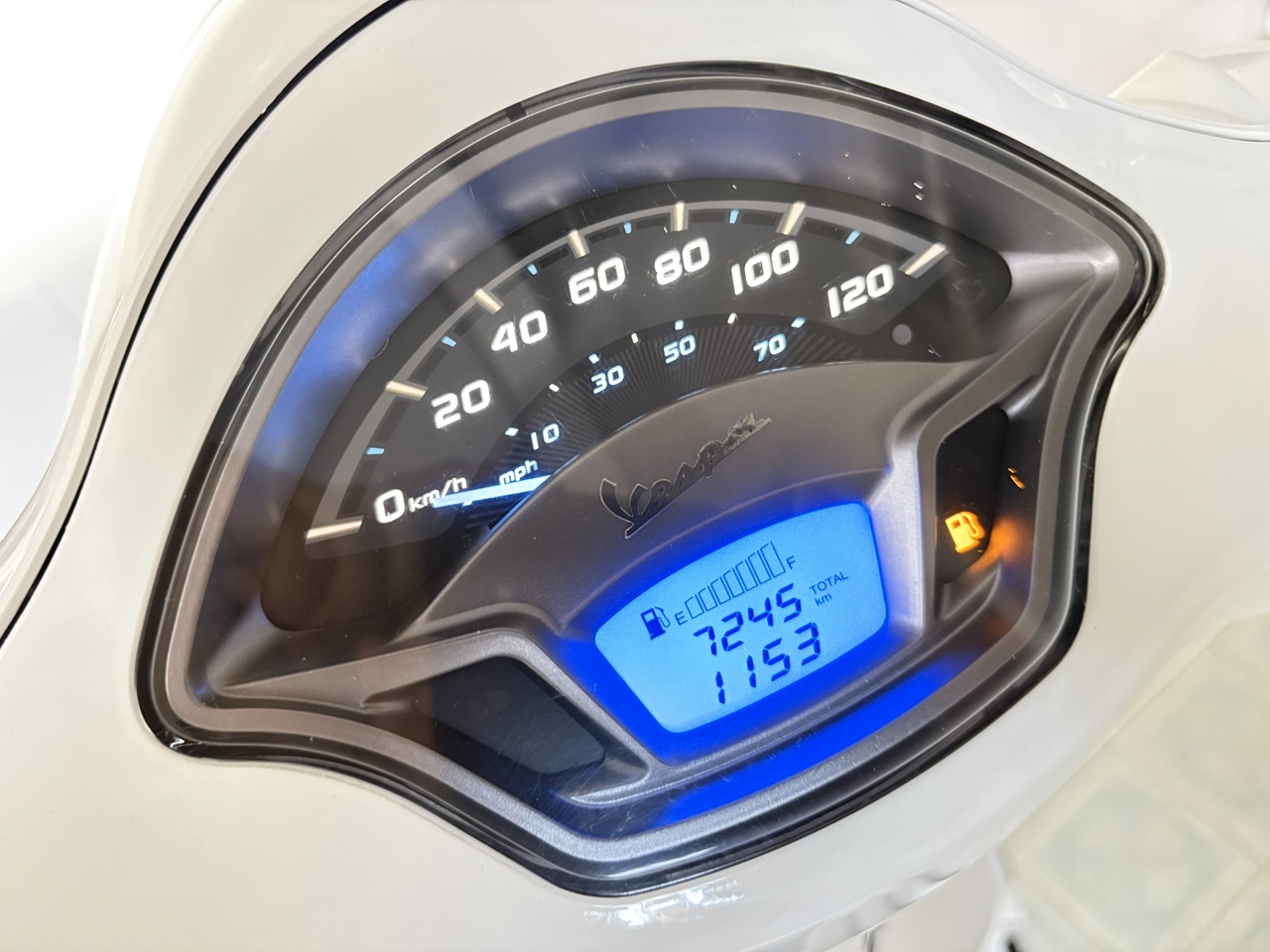 Vespa LX125 ขาว4 (4)