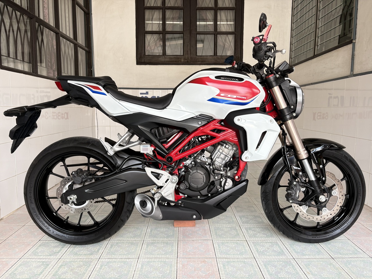 Honda CB150 ABS ขาว-แดง4 (2)