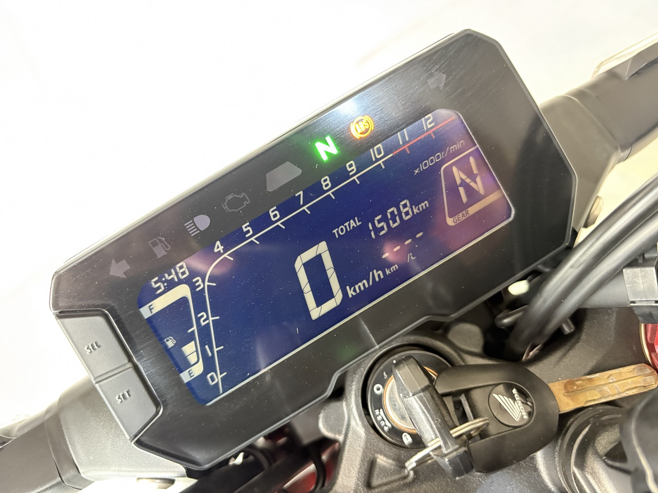 Honda CB150 ABS ขาว-แดง4 (4)