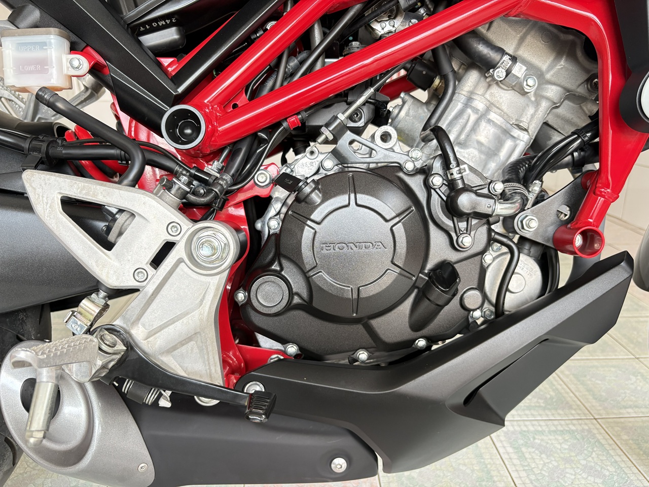 Honda CB150 ABS ขาว-แดง4 (7)