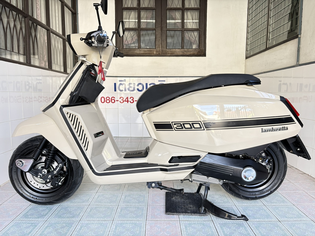 Lambretta X300 SR ขาว3 (3)