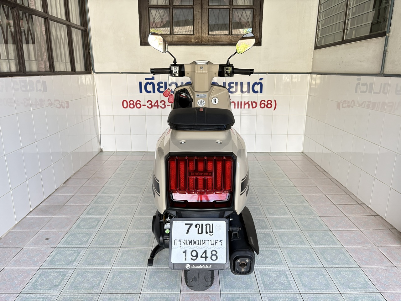 Lambretta X300 SR ขาว3 (7)