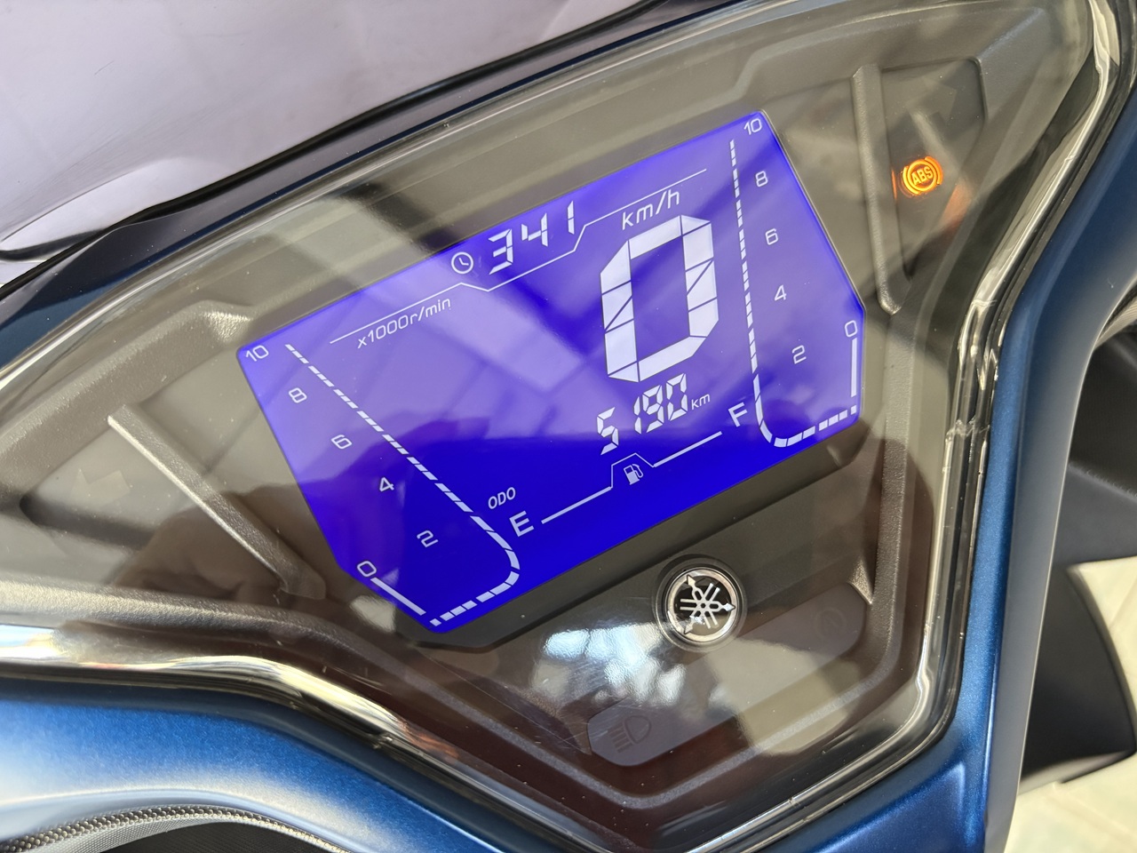 Yamaha Aerox ABS Connected เทา-น้ำเงิน3 (4)